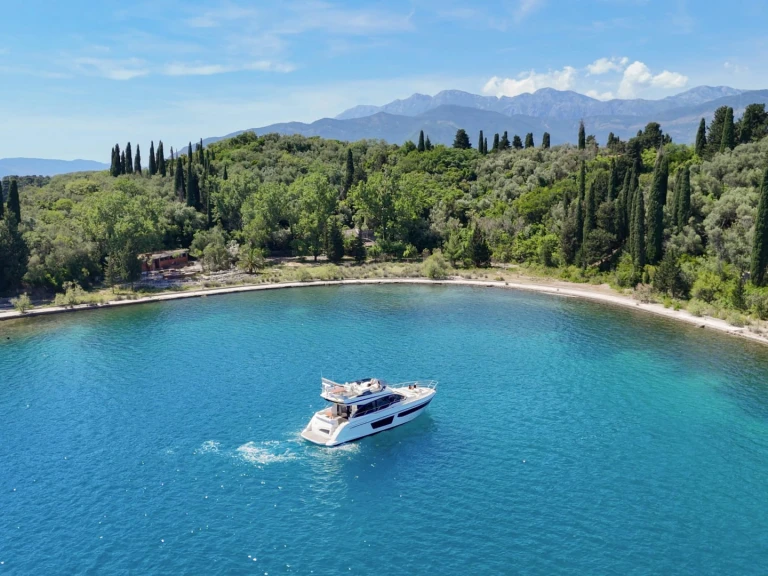 Huur Jacht met of zonder schipper Azimut in Tivat