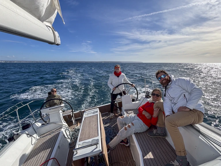 Jachthuur in Palma de Mallorca - Oceanis 37.1 firts line via SamBoat
