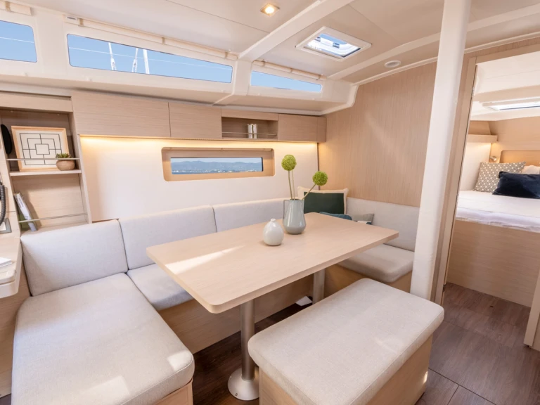 Verhuur Zeilboot in Palma de Mallorca - Oceanis 37.1 firts line