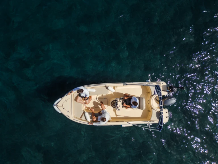 Verhuur Motorboot Storm Boats met vaarbewijs