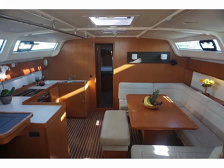 Bootverhuur Bavaria Bavaria Cruiser 51 (5 cab.) in Álimos via SamBoat