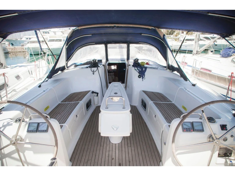 Huur Zeilboot met of zonder schipper Bénéteau in Adámas