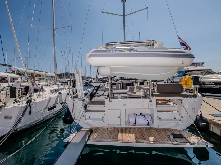 Huur een Dufour Dufour 48 in Šibenik