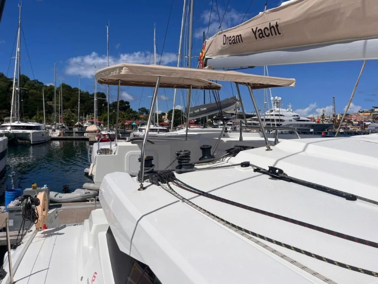 Bootverhuur Fountaine Pajot Astrea 42 in Le Marin via SamBoat