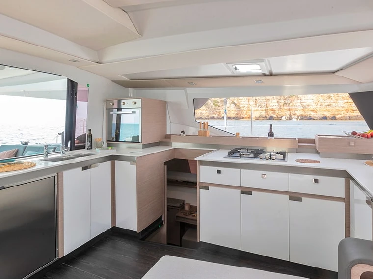 Verhuur Catamaran Fountaine Pajot met vaarbewijs