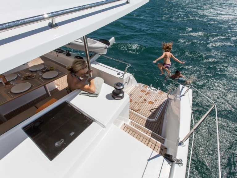 Verhuur Catamaran Fountaine Pajot met vaarbewijs