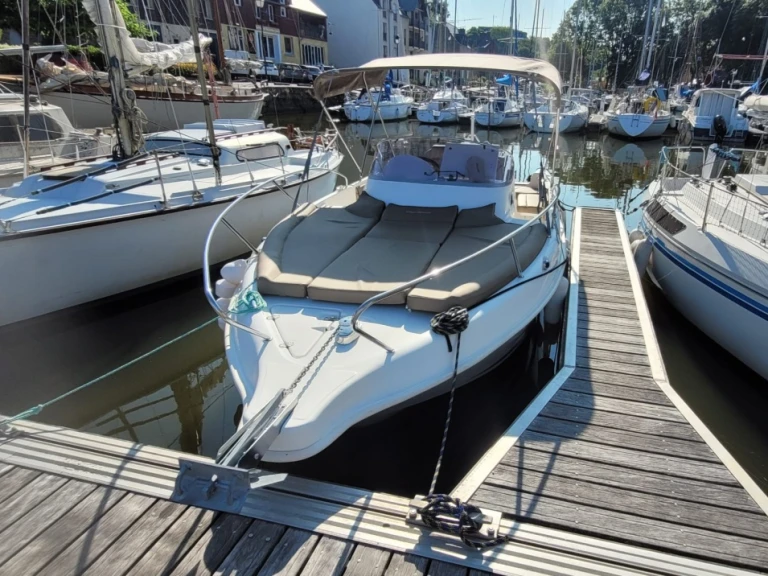 Huur een B2 Marine B2 Marine 672 Sun Deck in Saint-Philibert