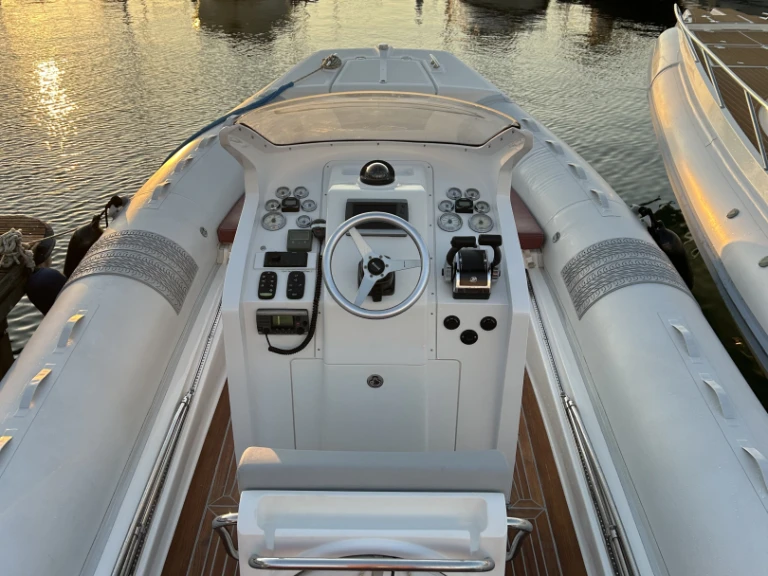 Bootverhuur Castellammare di Stabia goedkoop Pzero 880 Sport