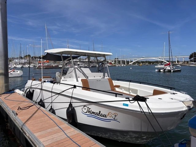 Verhuur Motorboot Bénéteau met vaarbewijs