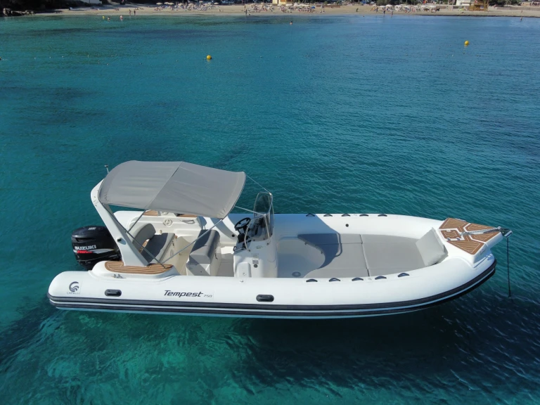 Capelli Tempest 750 te huur van particulier of professional in Santa Eulària des Riu