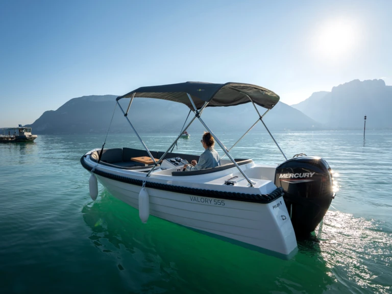 Bootverhuur Vieux Port de Cannes goedkoop boatbuilding motor yacht valory 555