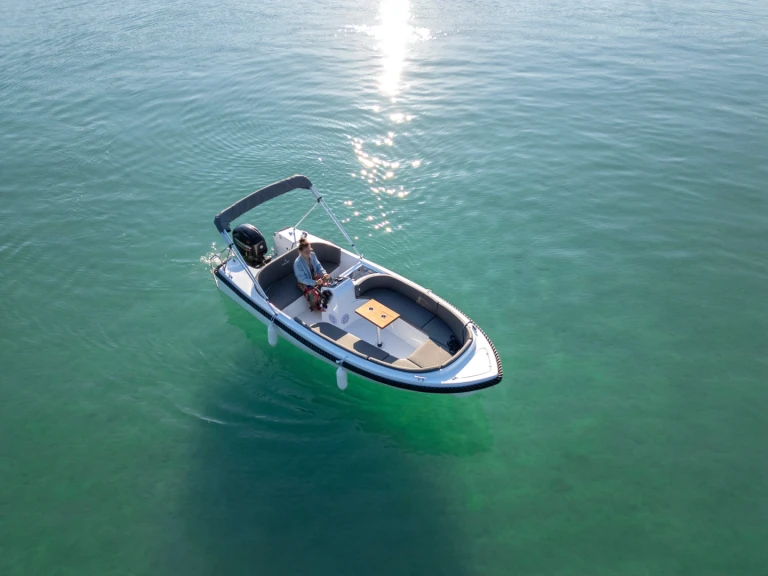 Verhuur Motorboot in Vieux Port de Cannes - boatbuilding motor yacht boatbuilding motor yacht valory 555
