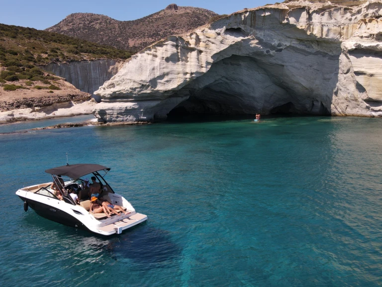 Huur een Sea Ray SDX 250 in Mílos