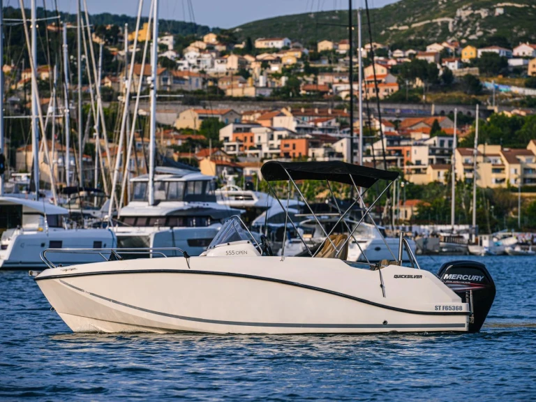 Huur een Quicksilver Activ 555 Open in Marseille
