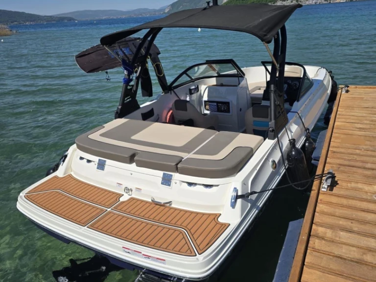 Huur Motorboot met of zonder schipper Bayliner in Annecy