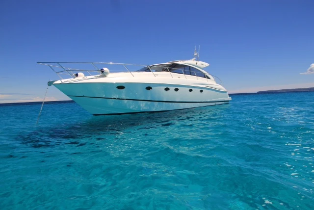 Bootverhuur Princess Princess V53 in Marina Botafoch via SamBoat