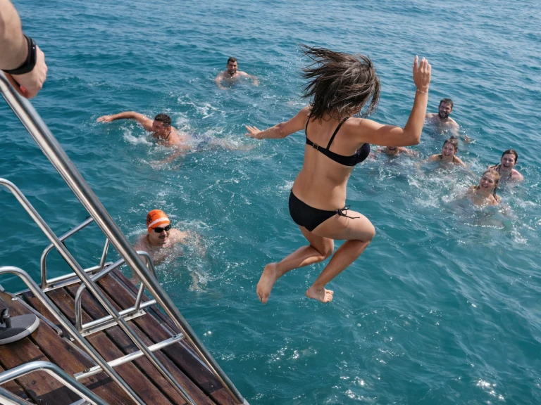 Catamaran te huur in Puerto Marina Benalmadena voor de beste prijs