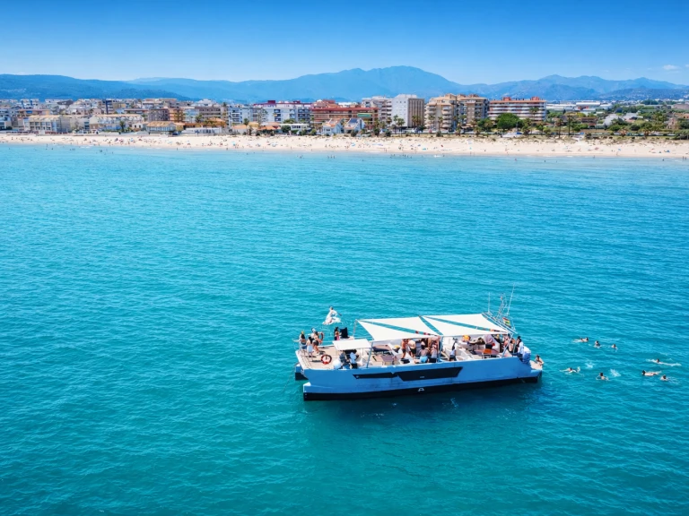 Serenity Catamarán te huur van particulier of professional in Puerto Marina Benalmadena