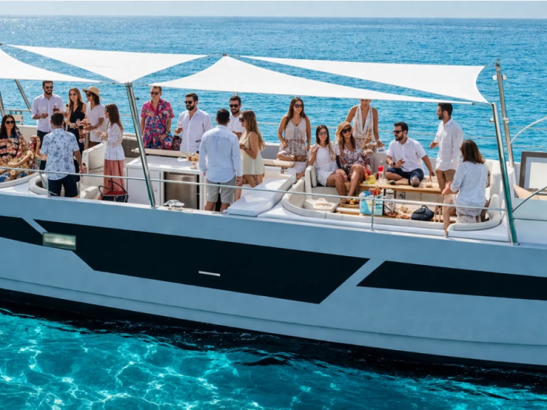 Huur een Serenity Catamarán in Puerto Marina Benalmadena