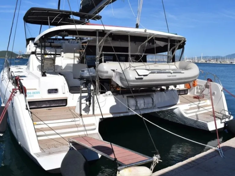 Verhuur Catamaran Lagoon met vaarbewijs