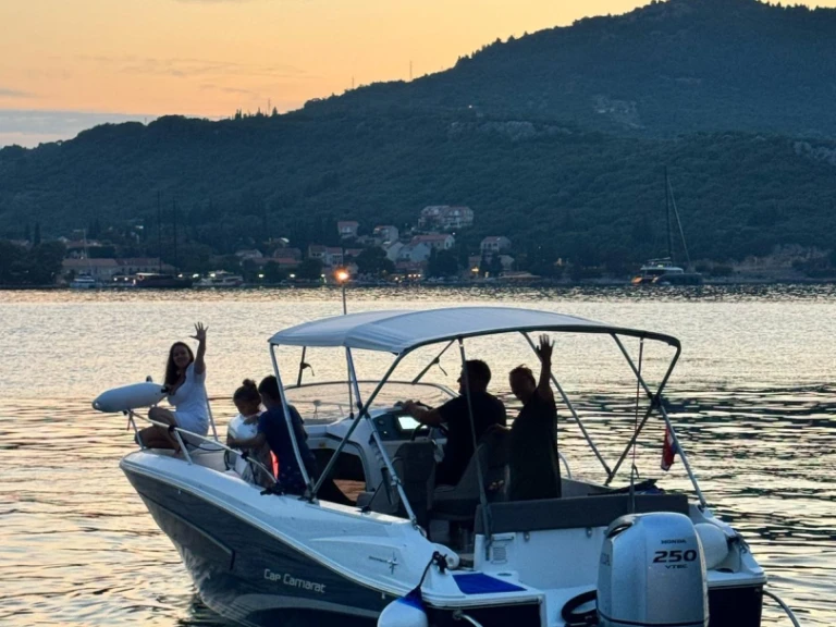 Verhuur Motorboot Jeanneau met vaarbewijs