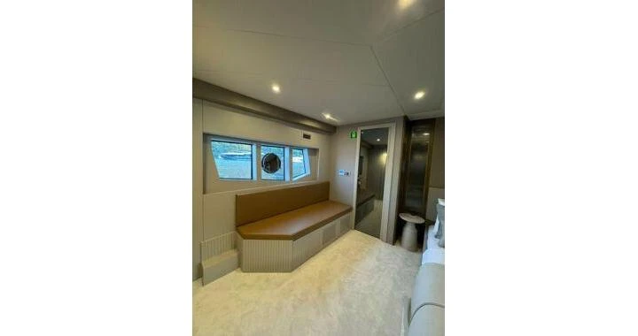 Verhuur Motorboot Custom Made met vaarbewijs