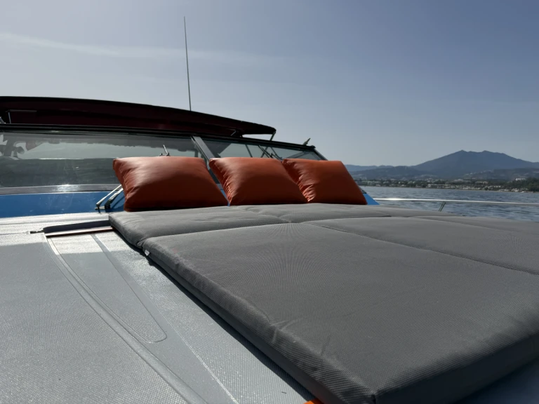 Huur een Ferretti Altura 47 in Marbella