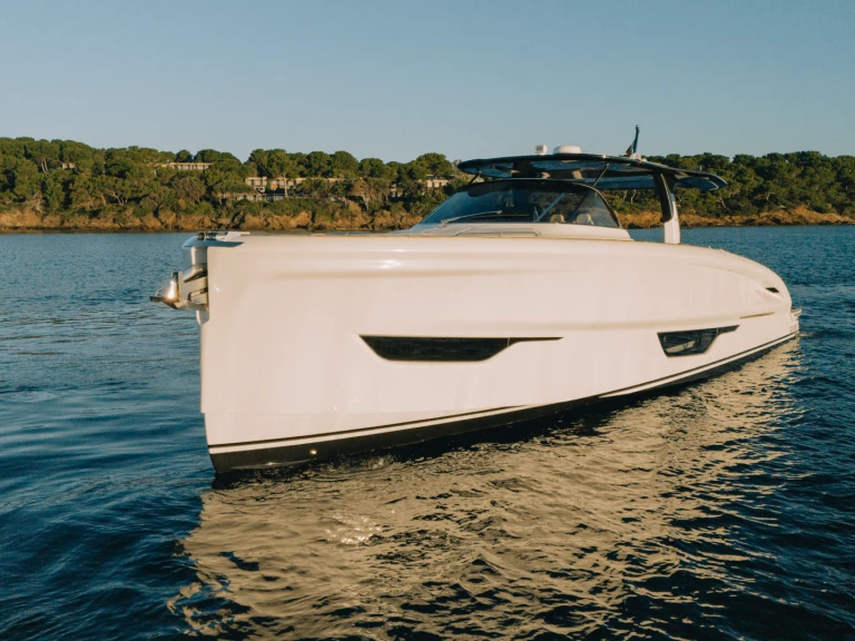Verhuur Jacht in Port Grimaud - Solaris Power Solaris Power Coupé 52
