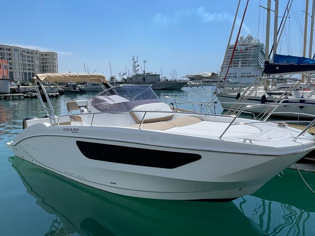 Motorboot te huur in Porto di Salerno voor de beste prijs