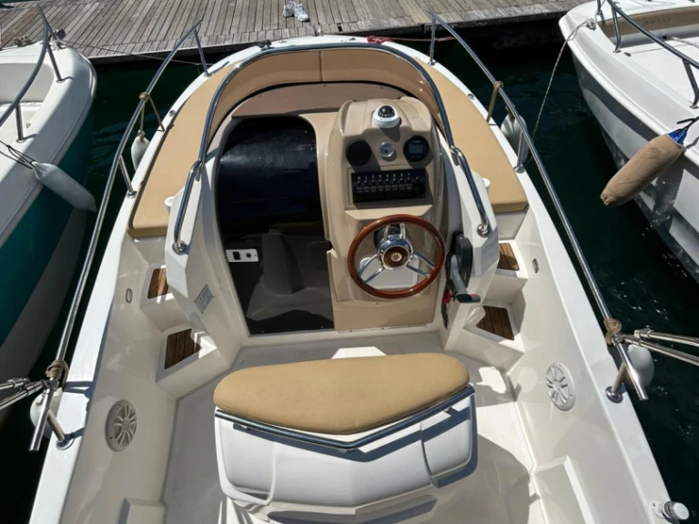 Verhuur Motorboot Romar met vaarbewijs