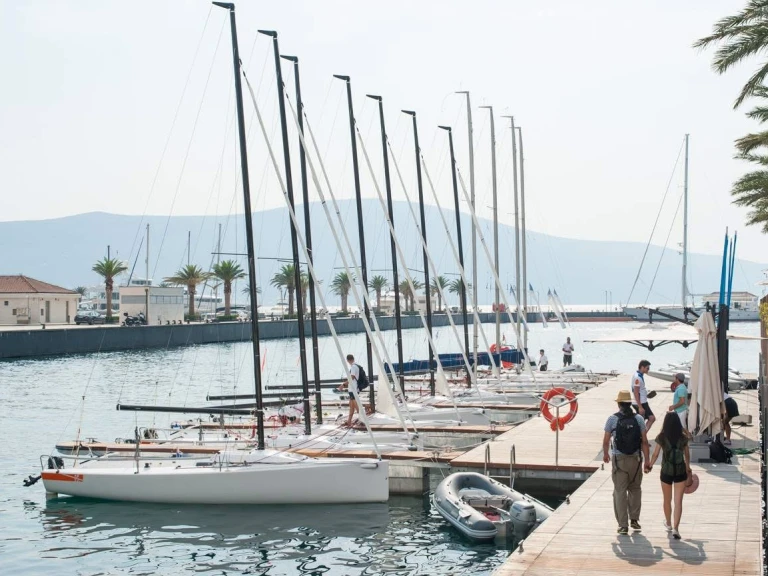 Huur een J J70 in Tivat