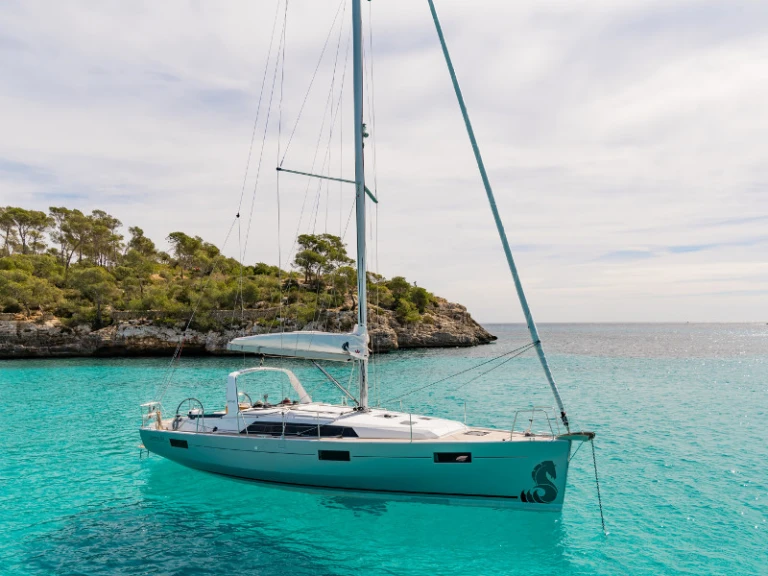 Bénéteau Oceanis 41.1 te huur van particulier of professional in Álimos