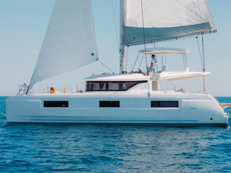 Catamaran te huur in Playa Sardinera voor de beste prijs