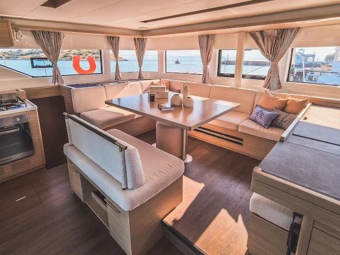 Bootverhuur Lagoon Lagoon 51 in Mykonos (Island) via SamBoat