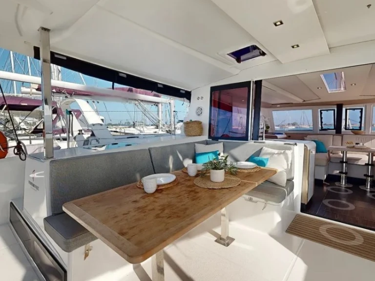 Verhuur Catamaran in Paros (Eiland) - Fountaine Pajot Isla 40