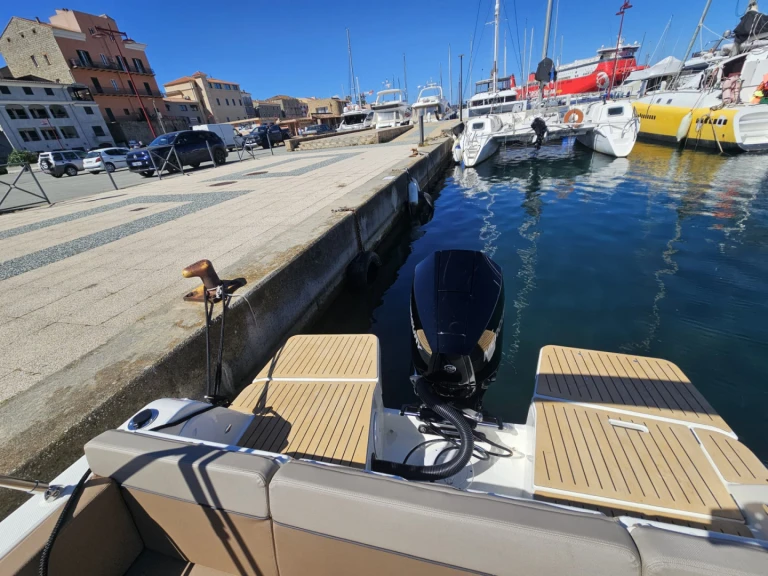 Huur een Quicksilver Activ 755 Sundeck in Propriano