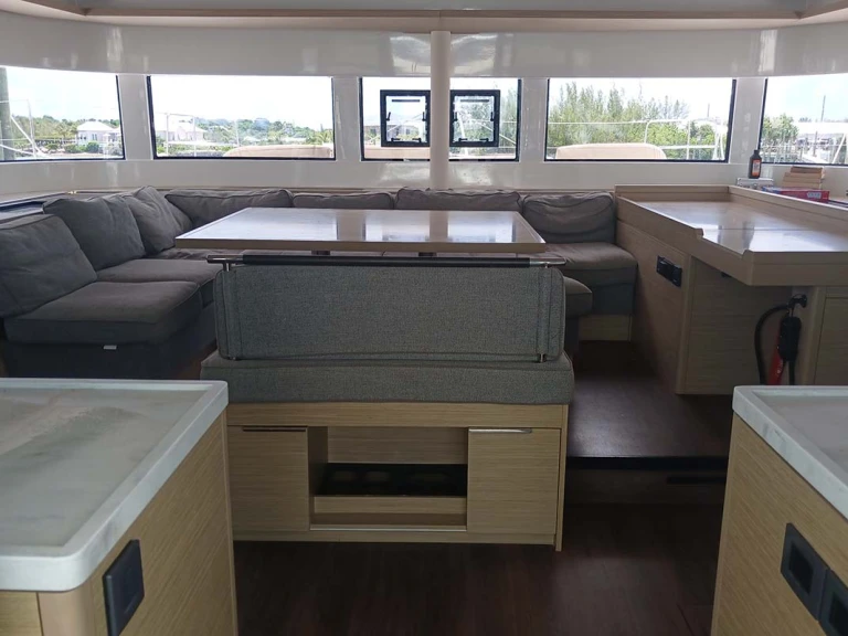 Verhuur Catamaran Lagoon met vaarbewijs