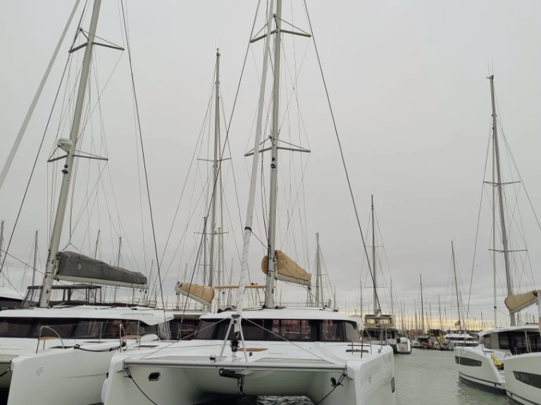 Verhuur Catamaran Fountaine Pajot met vaarbewijs