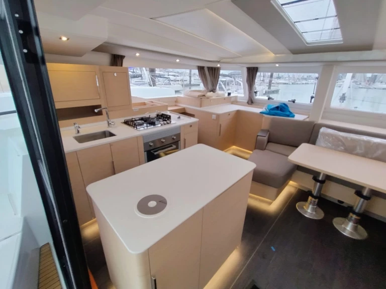 Fountaine Pajot Fountaine Pajot FP 44 Quatuor - 4 + 2 cab. te huur van particulier of professional in Préveza