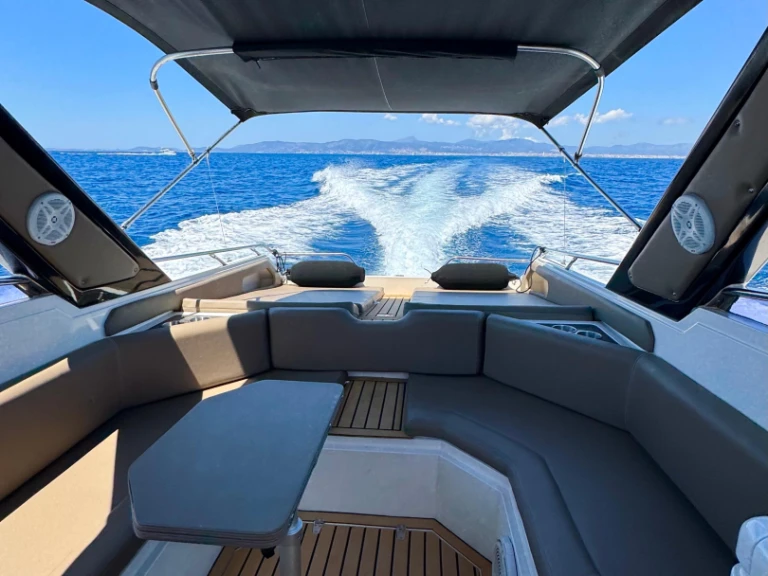 Verhuur Motorboot Sunseeker met vaarbewijs