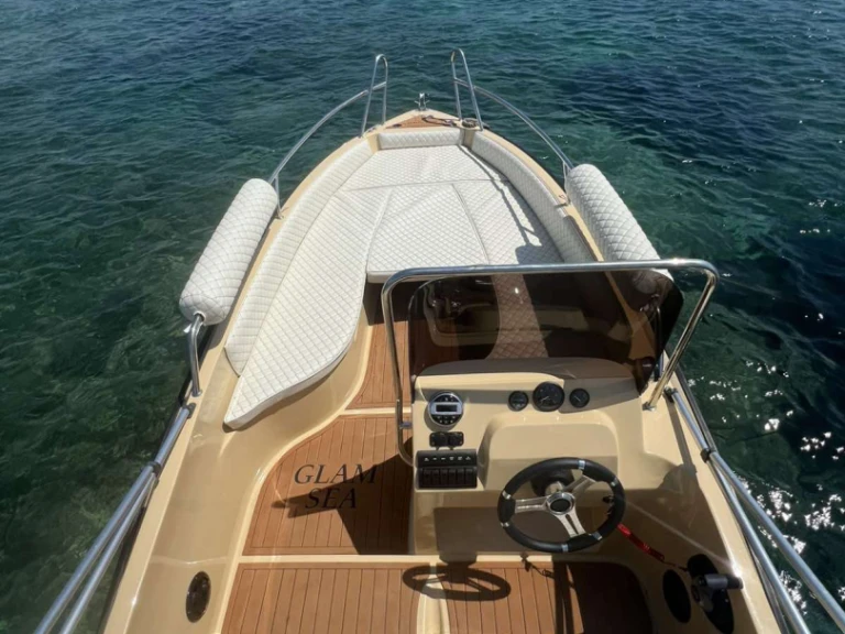 Huur een ISATEK TEKNE COBRA 495 in Glyfáda