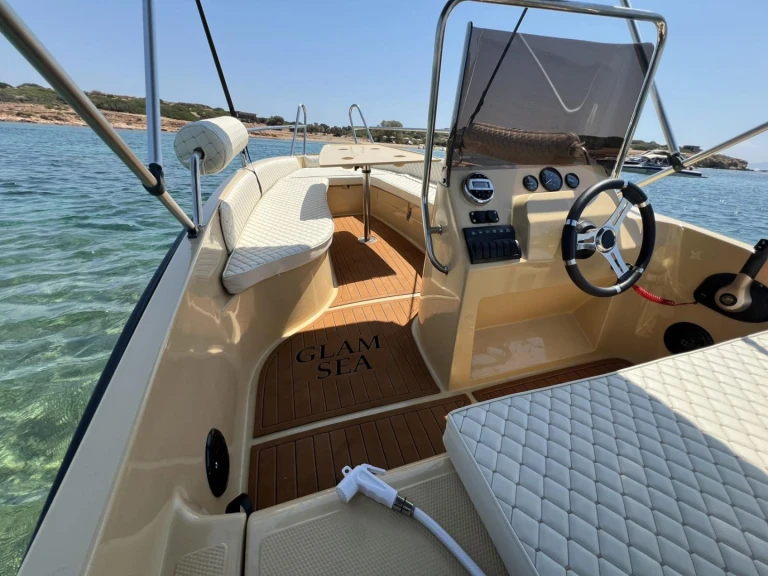 Verhuur Motorboot in Glyfáda - ISATEK TEKNE COBRA 495