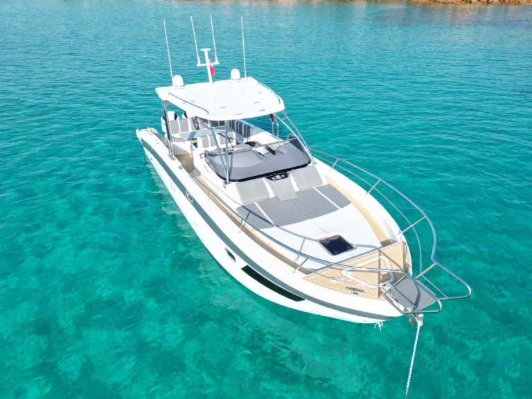 Bootverhuur Saver Saver 330 Sport in Marina di Portisco via SamBoat