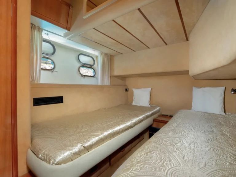 Bootverhuur Mykonos (City) goedkoop Ferretti 480