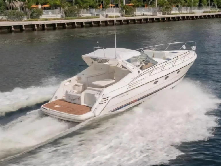 Verhuur Motorboot Sealine met vaarbewijs
