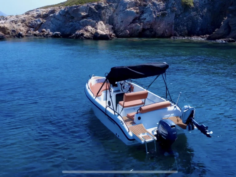 Motorboot te huur in Anávyssos voor de beste prijs