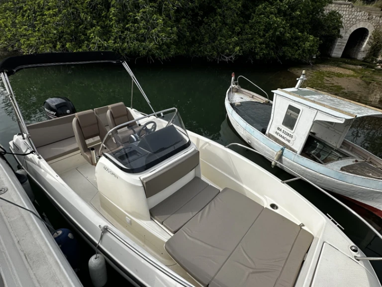 Bootverhuur Marseille goedkoop Activ 605 Open Pack Sport