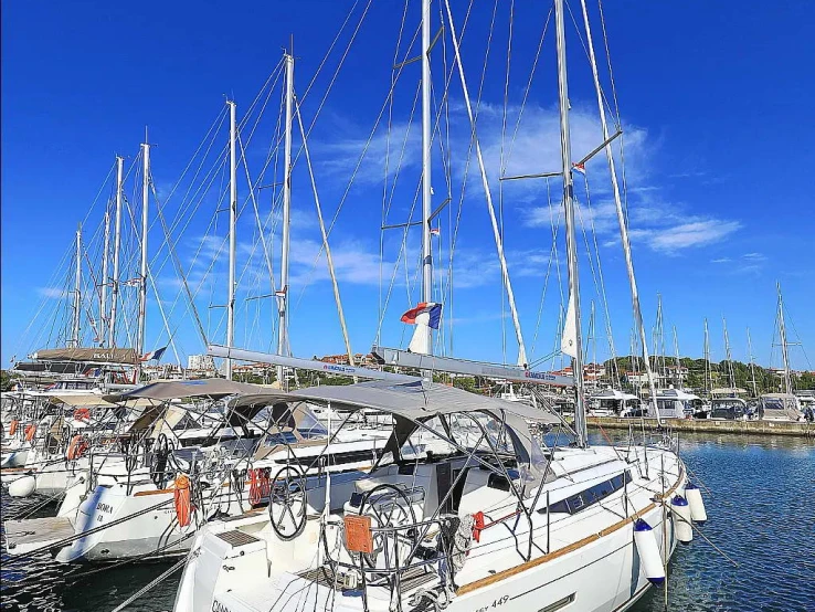 Verhuur Zeilboot Jeanneau met vaarbewijs