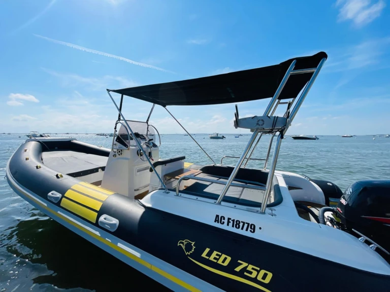 Huur een Nautica Led Nautica Led 750 GS in Lège-Cap-Ferret