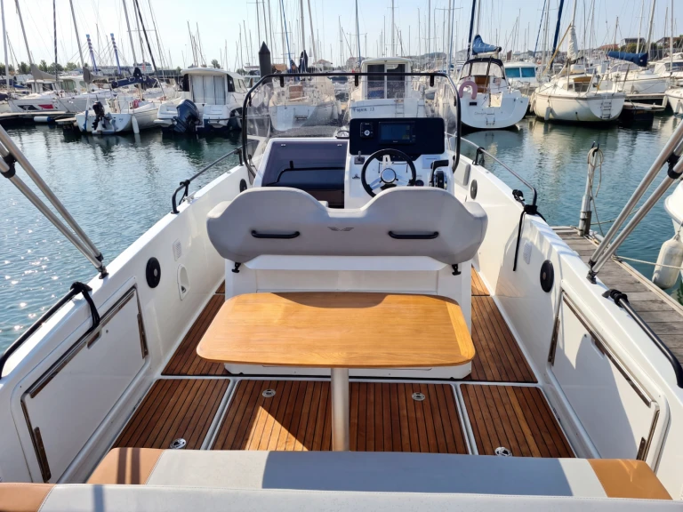 Verhuur Motorboot Bénéteau met vaarbewijs